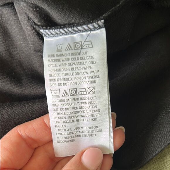 Quacker Factory Floral Embroidered Black Top - Picture 5 of 7